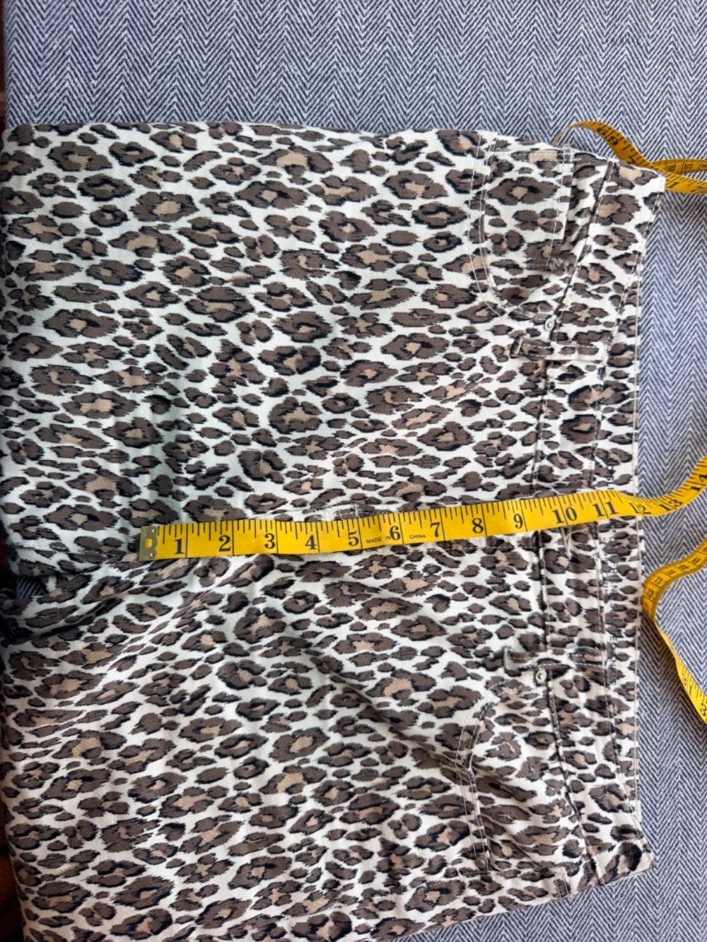 CHICO'S - So Slimming Girlfriend Slim Leg Cheetah Animal Print Crop Jean - Picture 7 of 8